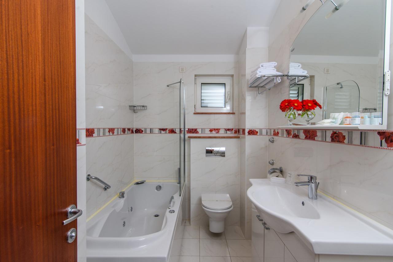Villa Mediterana Seget Vranjica Luaran gambar